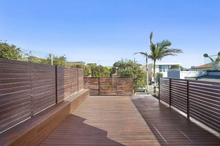 STUNNING COASTAL ARCHITECTURAL ABODE FLOODED IN NATURAL LIGHT - Photo 4