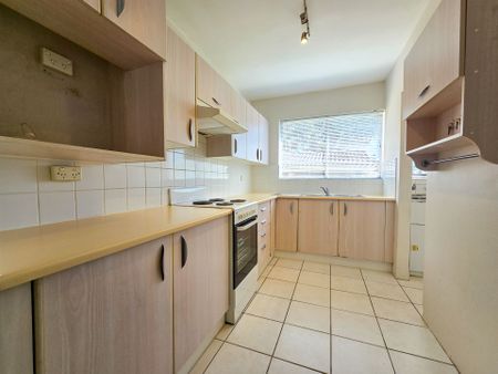 Convenient Living in Macquarie Fields in Selective School Catchment - Photo 4