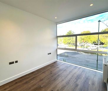 Sheila House, Fleet, Hampshire, GU51 - Photo 4