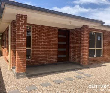 Well Presented Modern 2 Bedrooms Granny Flat - Photo 2