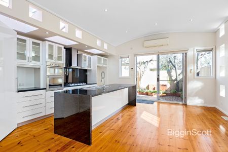 Stylish Fitzroy Living with Tuscan-Inspired Courtyard Charm - Photo 2