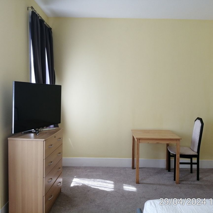 Room in a Shared House, Thorold Road, IG1 - Photo 1