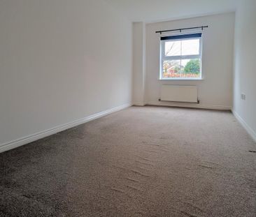 2 bedroom ground floor flat to rent - Photo 2