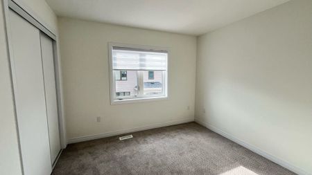 For Lease - 86 Canvas Crescent, Welland, Ontario - Photo 2