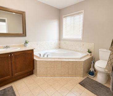 For Lease - 1215 Wadebridge Crescent Unit# UPPER, Oshawa, Ontario - Photo 5