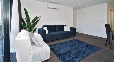 Sunny 2-bedroom downstairs apartment for rent!! - Photo 2