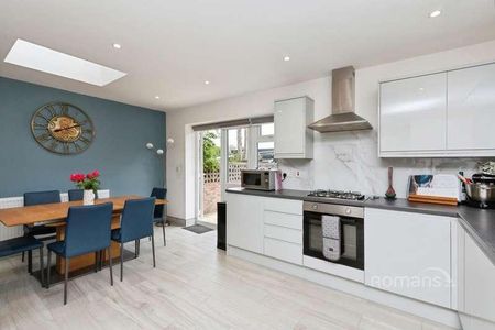 Crabtree Road, Camberley, GU15 - Photo 5