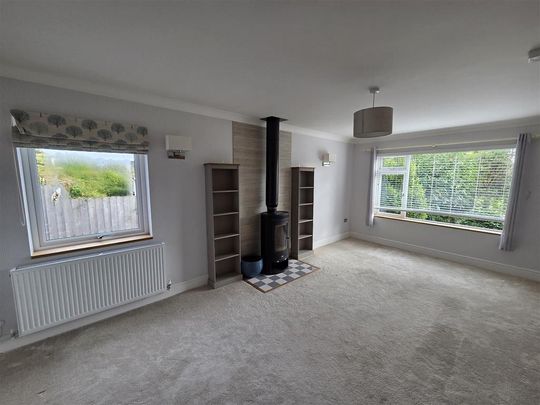 3 bedroom detached bungalow to rent - Photo 1