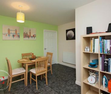 2 bedroom end of terrace house to rent - Photo 2