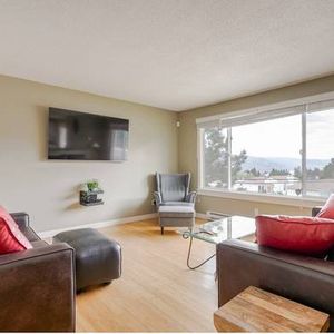 *Furnished! Avail Immediately Pets Friendly, 3 Bed, 1 bath + Sofa Bed, - Photo 2