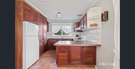 Perfectly Positioned in the Heart of Eltham - Photo 4