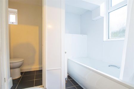 1 bed Flat To Let - Photo 3