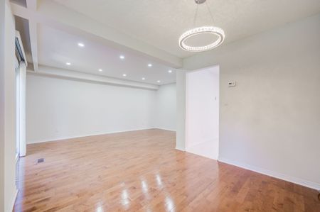 For Lease - 319 Hillside Drive, Mississauga, Ontario - Photo 2