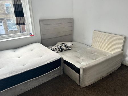 4 bedroom terraced house to rent - Photo 3