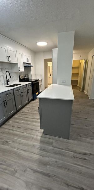 2 Bedroom - 6260 Place Northcrest, Montréal - Photo 1