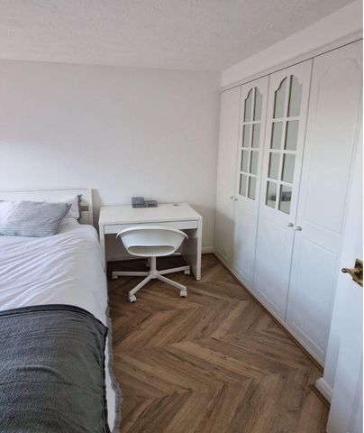 5 bedroom end of terrace house to rent - Photo 4