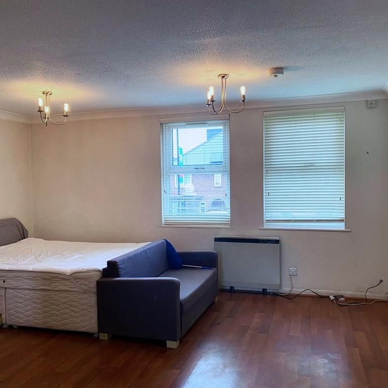 Studio to rent - Photo 1