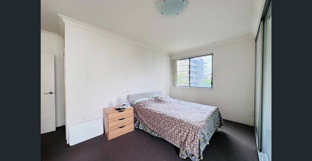 Partially furnished double-storey apartment - Photo 1