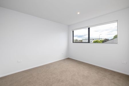 Fantastic Modern Townhouse! - Flexible Dates Available! - Photo 3