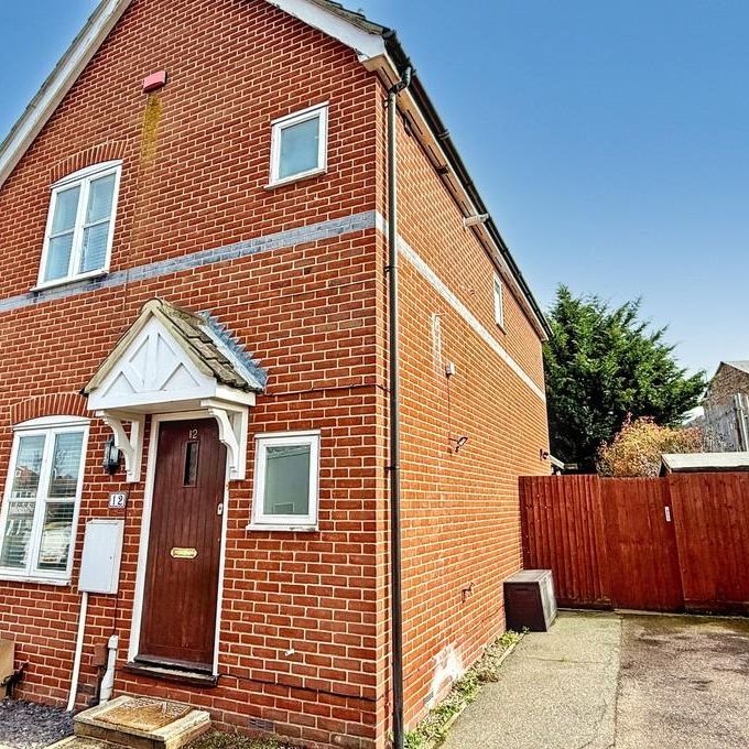 3 bedroom semi-detached house to rent - Photo 2