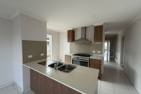 6 Red Poll Road, Cranbourne West VIC - Photo 3