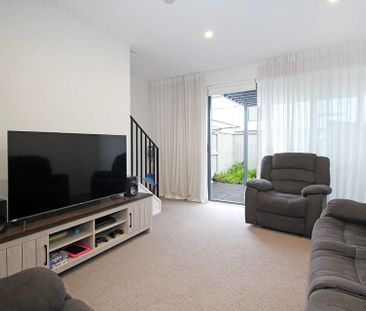 Stunning home in prime location ready to move in - Photo 1