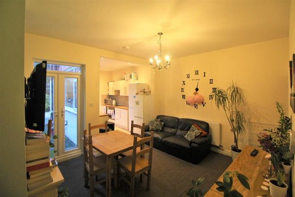 1 bedroom in a house share to rent - Photo 1