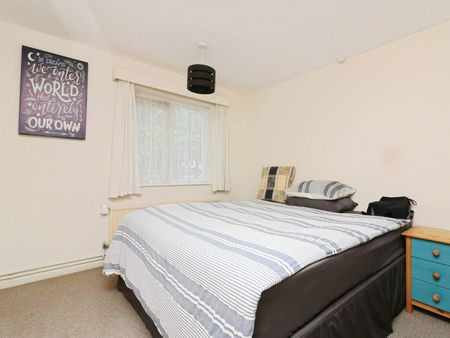 Flat to rent on - Photo 3