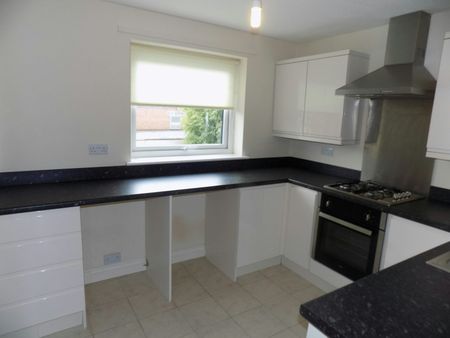 Flat to rent on - Photo 2