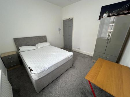 1 bedroom in a house share to rent - Photo 4
