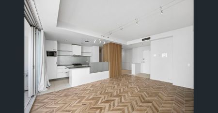 Riverfront Luxury Living with Marina Berth | Sentinel, Surfers Paradise - Photo 2