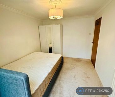 1 bedroom in a house share to rent - Photo 3