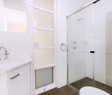 Modern 3 bedroom home, offering spacious and low maintenance living - Photo 5