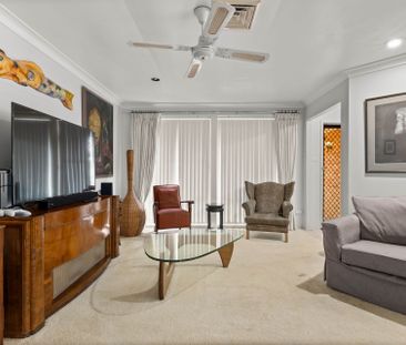 Live, Love, Lucas - Photo 2