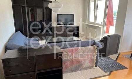 Priestranný 3i byt 82 m2, s dvomi lodžiami a garážou, dobrá lokalita - Photo 2