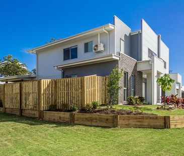 Beautiful Home with large side access! - Photo 6