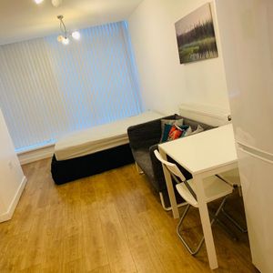 1 bedroom flat to rent - Photo 2
