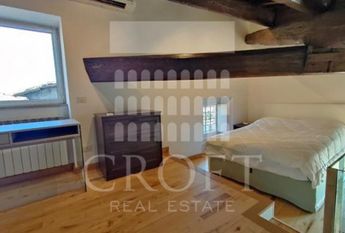 Center-Pantheon: Beautiful fully furnihed modern 1 bedroom, 2 bath loft in Historic building. Quiet, bright, parquet floors, high ceilings, air conditioning, close to services. # 2264