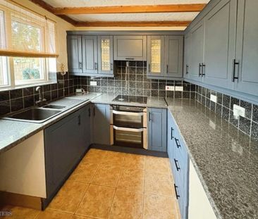 2 bedroom House To Let Total Size: 808 SQ FT - Photo 2