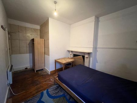 1 bedroom in a flat share to rent - Photo 2
