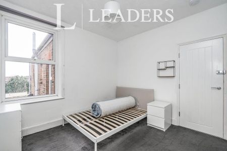 4 bedroom terraced house to rent - Photo 4