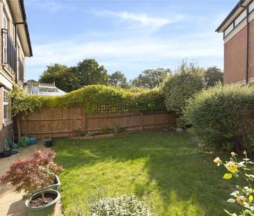 A bright family home in a gated development within the catchment area for Cleves School and 0.6 miles to Walton-On-Thames station. - Photo 4