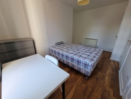 2 Bed Student Accommodation - Photo 2