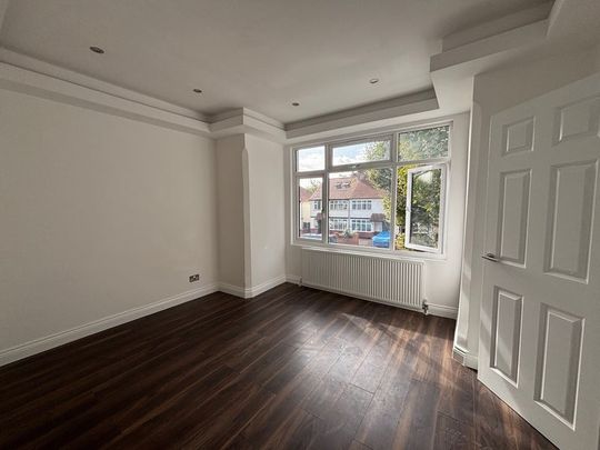 3 Bed Flat, Burnley Road, NW10 - Photo 1