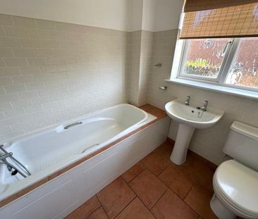 4 bedroom detached house to rent - Photo 4