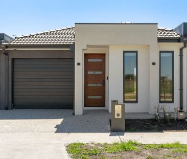 Brand new elegant home - Photo 3