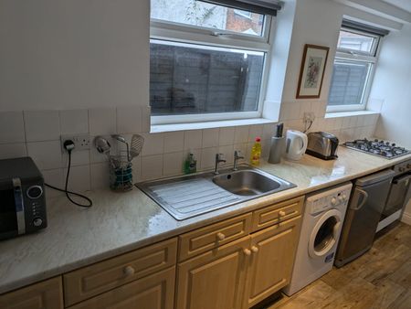 1 Bed Flat, Craven Street, CV5 - Photo 4