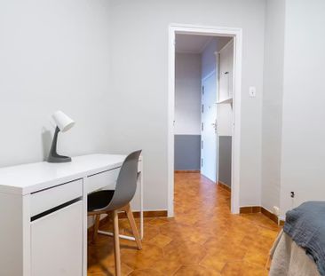 Plaça d'Alfons el Savi, Barcelona, Catalonia 08025 - Photo 5