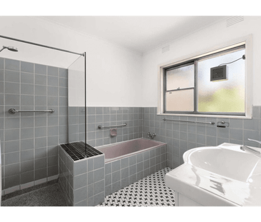 Fantastic two bedroom unit boasts space and comfort with plenty of ... - Photo 3