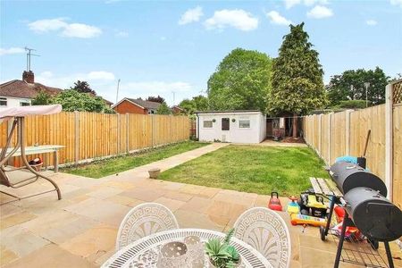 Elm Close, Woking, Surrey, GU21 - Photo 4